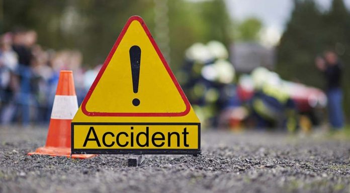 बस र ट्रक एकापसमा ठोक्किँदा तीनजनाको मृत्यु, २७ घाइते |