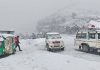 हिमपातले मध्यपहाडी लोकमार्ग अवरुद्ध |