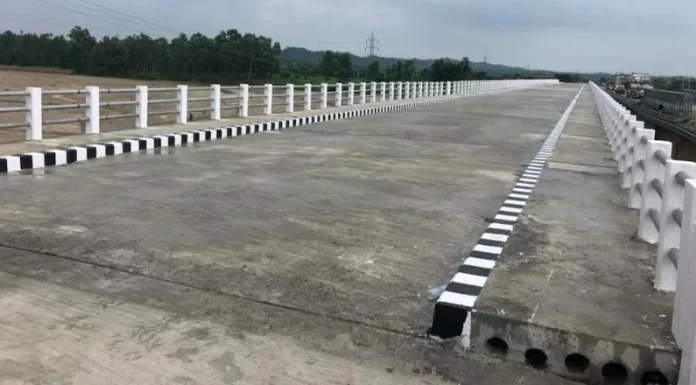 चार करोडको लागतमा लोमान्थाङ खोलामा पुल निर्माण |