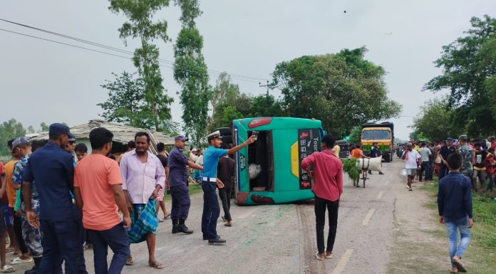 गौरबाट भैरहवाका लागि हिडेको बस दुर्घटना हुदा एक जनाको घटनास्थलमा मृत्यु ।