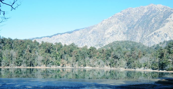 ओझेलमा १२ बण्ड १८ खण्डको रामारोसन ताल