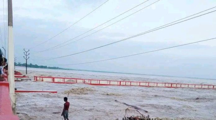 कोशी ब्यारेजका सबै ५६ ढोका खोलिए, सतर्क रहन आग्रह