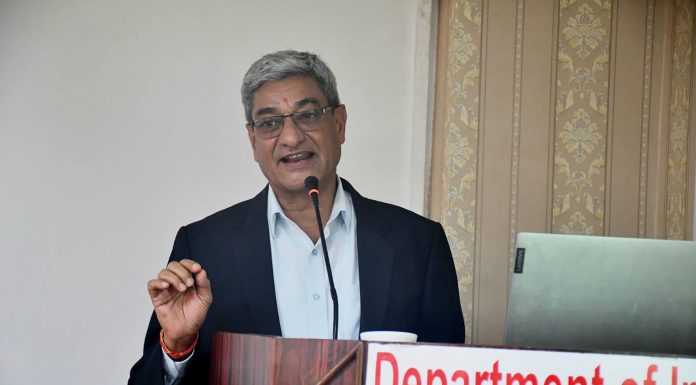 सांसदले घुस दिएको विषयमा तत्काल अनुसन्धान गर्न प्रहरीलाई निर्देशन दिएको छु: गृहमन्त्री लेखक