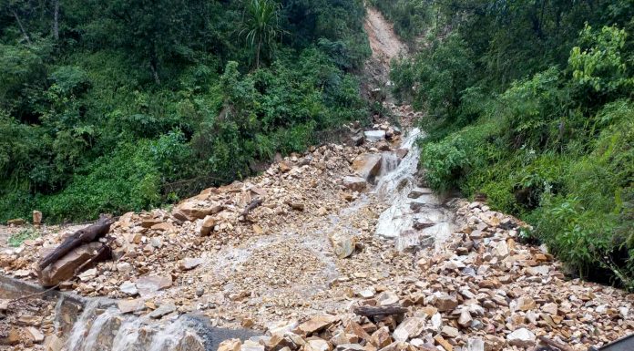 डुम्रे–बेँसीसहर–चामे सडक अवरुद्ध