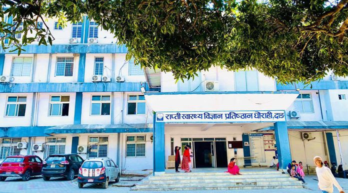 बिरामीलाई विश्वास दिलाउन आफ्नै आमाको शल्यक्रिया