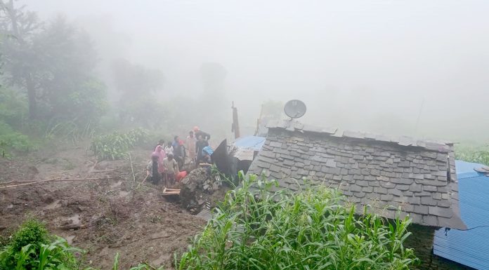 पहिराको जाखिममा रहेका १५ परिवारलाई सुरक्षित स्थानमा सारियो