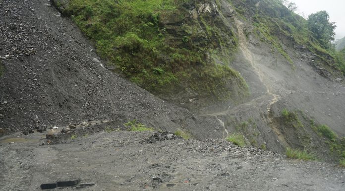 पहिराले बागलुङ–बेनी–जोमसोम सडक अवरुद्ध