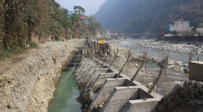 म्याग्दी नदीको कटान रोक्न मङ्गलाघाटमा पर्खाल निर्माण