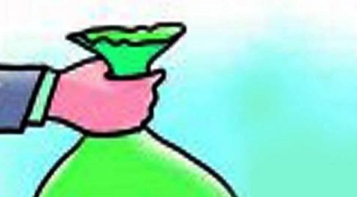 किसानलाई अनुदानमा कृषियन्त्र तथा मौरीघार वितरण