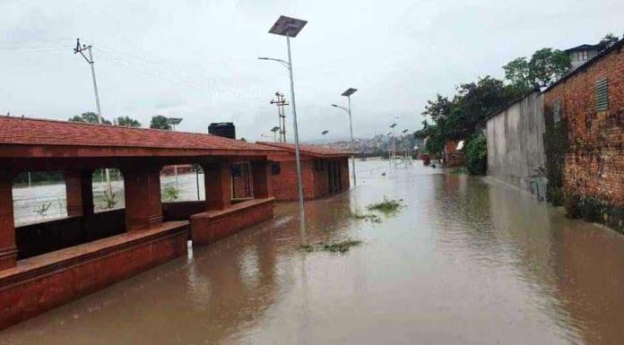 खोला बस्तीमा पस्दा ३० घर डुबानमा