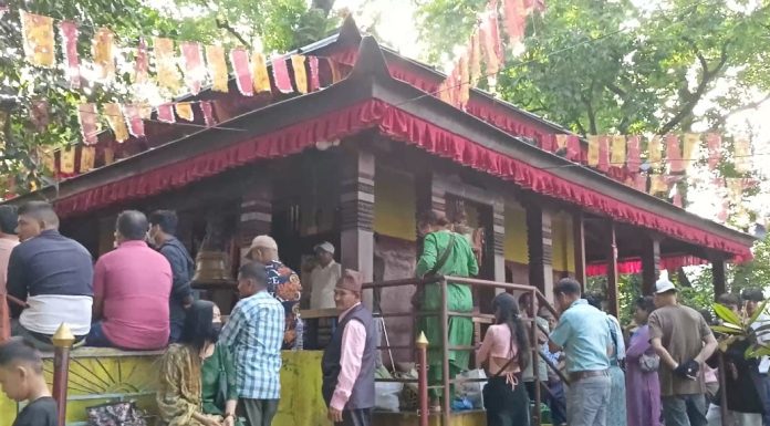 धरानका बुढासुब्बासहितका मन्दिरमा भक्तजनको घुइँचो