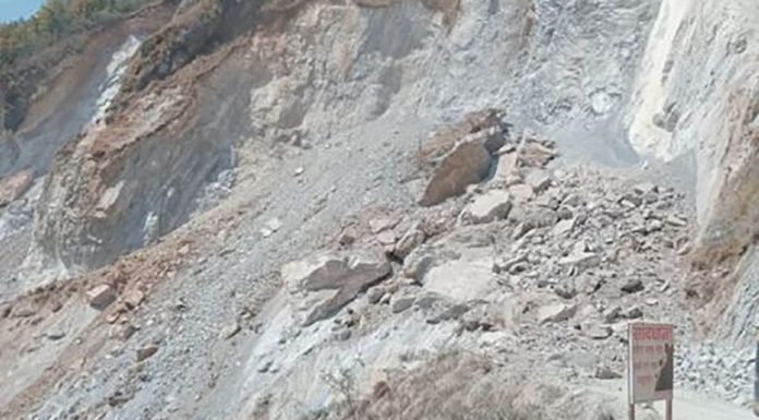 सुक्खा पहिरोले कालीगण्डकी करिडोरको पर्वत खण्ड अवरुद्ध