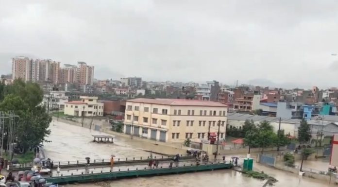 देशभर भारी वर्षा हुँदा जनजीवन प्रभावित ।