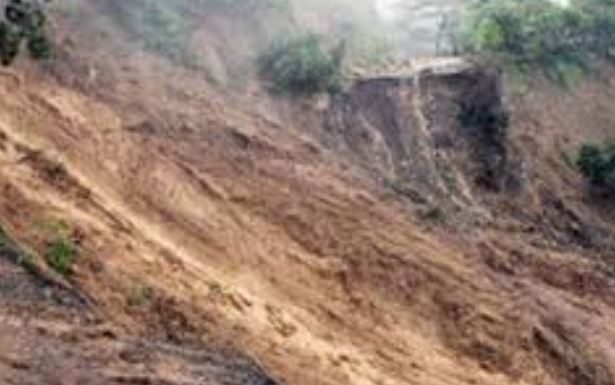 गुल्मीमा पहिरामा पुरिएकी महिलाको जीवितै उद्धार