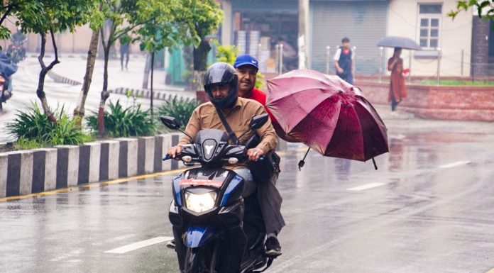 तराईमा हावाहुरीसहित ६ प्रदेशमा मुसलधारे वर्षाको सम्भावना