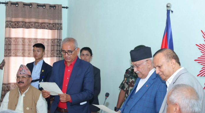 एमाले उपाध्यक्षसहित मनोनीत केन्द्रीय सदस्यहरूले लिए शपथ