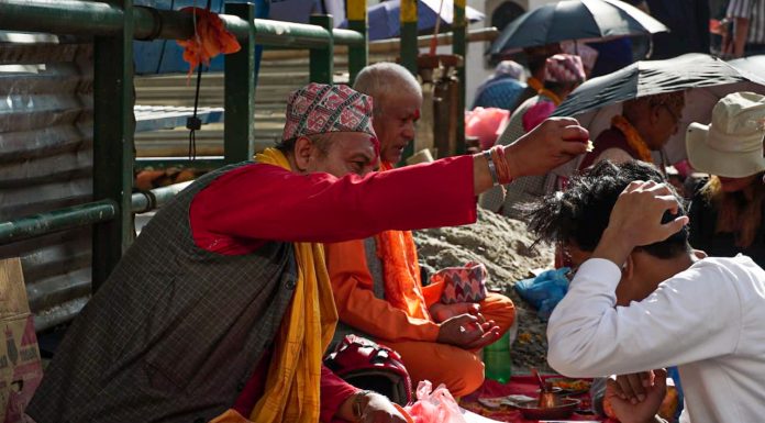 संकट कम गर्न संकटा मन्दिरमा पूजा गर्नेको भिड |