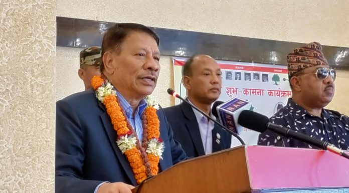 झन्डा फरफराएर आनन्द लिनका लागि राजनीतिमा आएको होइन् ः मन्त्री सिंह