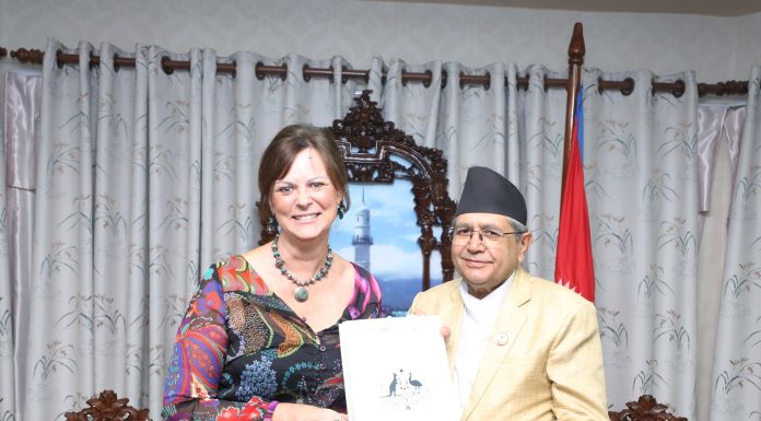 अस्ट्रेलियाकी राजदूत भोल्क फिर्ता हुनुअघि धमाधम विदाइ भेट गर्दै