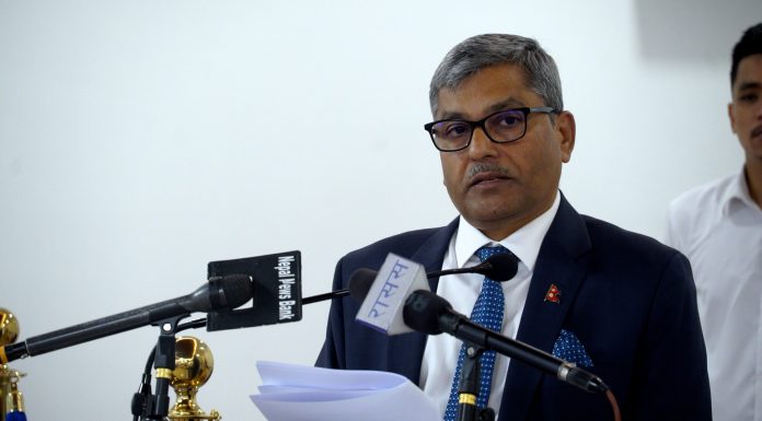 लगानीमा कमी आउँदा आर्थिक विकासमा समस्या देखियो ः गभर्नर अधिकारी