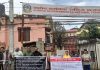 भक्तपुरको प्रत्यारोपण केन्द्रको गेट अगाडि स्थानीयद्वारा प्रदर्शन