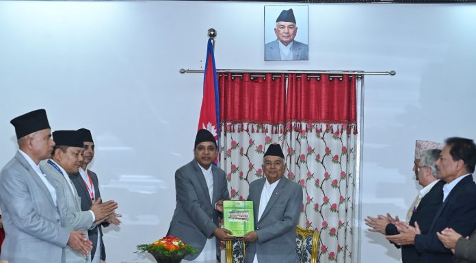 राष्ट्रपति पौडेल समक्ष राष्ट्रिय प्राकृतिक स्रोत तथा वित्त आयोगको वार्षिक प्रतिवेदन पेश