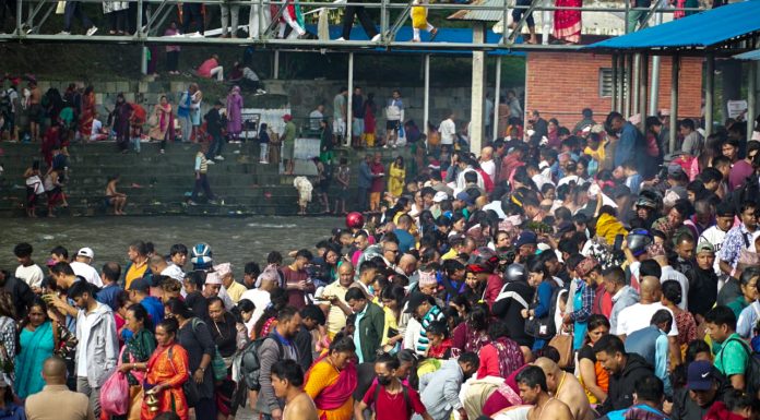 गोकर्णेश्वरमा दिवंगत बुबाप्रति श्रद्धा प्रकट गर्नेको घुइँचो |