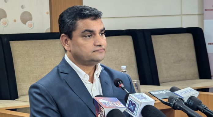 संघीय अस्पतालमा रेडियालोजी रिपोर्ट डिजिटल गर्ने स्वास्थ्यमन्त्री पौडेलको निर्णय