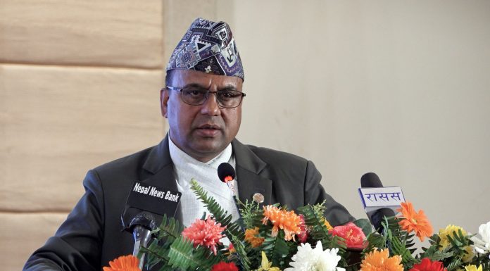 संस्कृति, पर्यटन तथा नागरिक उड्यन मन्त्री बद्री पाण्डेले पर्यटन क्षेत्रको विकासको लागि निजी क्षेत्र अगाडि नसरेसम्म विकल्प नभएको बताएका छन् ।