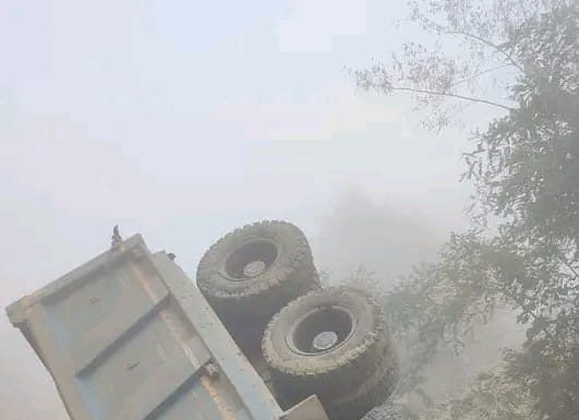 ट्रिपर दुर्घटनामा चालकको मृत्यु