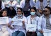 मेडिकल कलेजहरुले १९ हजार मात्र तलव दिएको भन्दै डाक्टरहरु सडकमा !