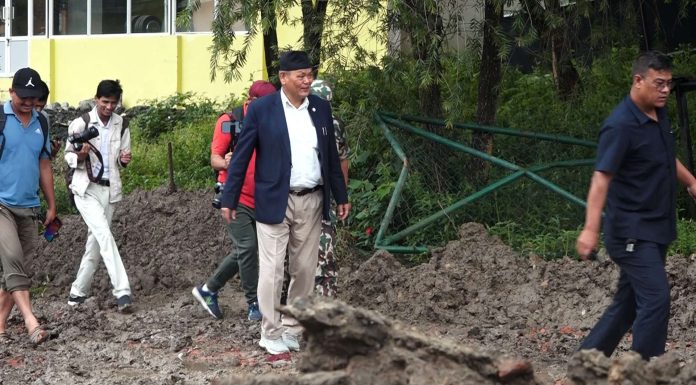 मन्त्री चौधरीद्वारा कीर्तिपुर क्रिकेट रंगशालाको निरीक्षण, असारभित्रै निर्माण सकिने आशा