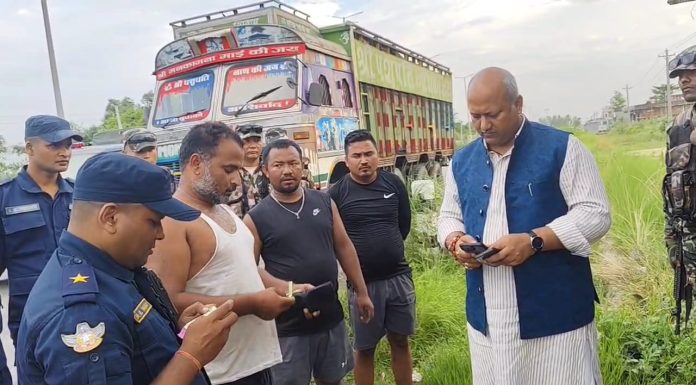 मुख्यमन्त्री सिंहको छड्के ः अवैध असुली भइरहेको ढाटबाट तीन जना पक्राउ