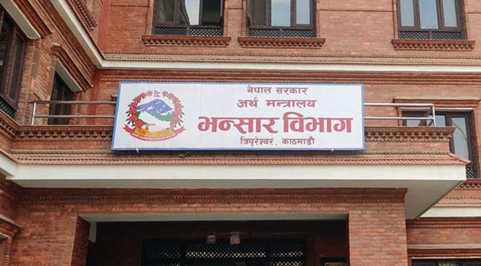 ११ महिनामा ३३ अर्बका साढे २८ हजार ईभी गाडी भित्रिए