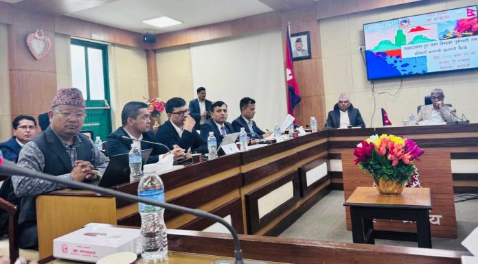 ओभरलोड ट्रक नियन्त्रण गर्न गृह मन्त्री रमेश लेखकको निर्देशन